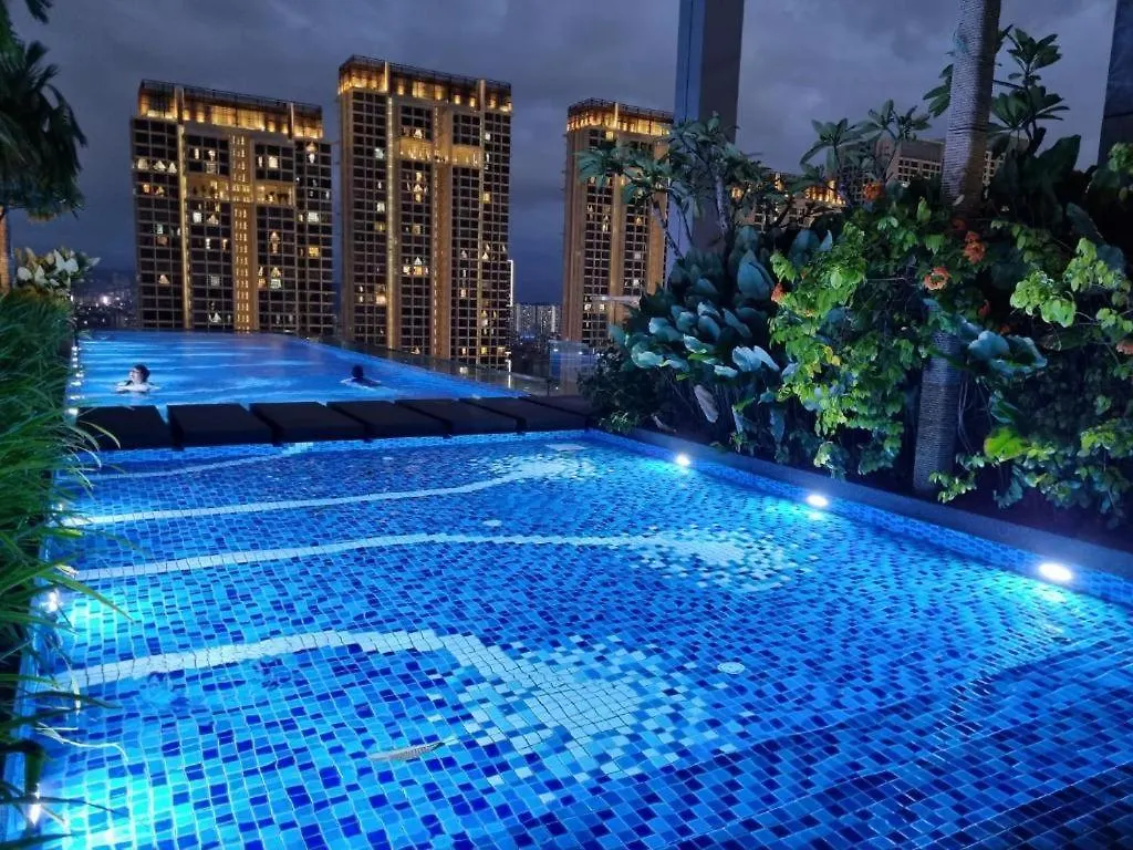 311 Aurora Revo Daire Kuala Lumpur Malezya
